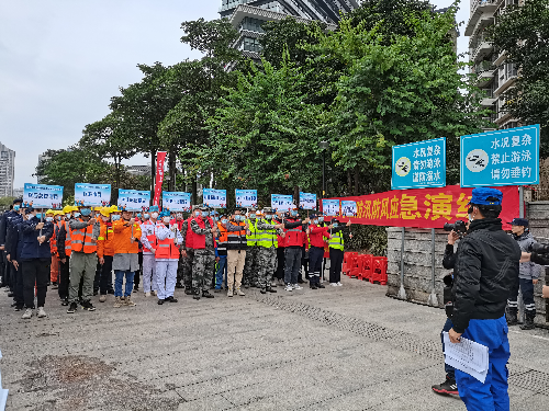 圖二：參與現(xiàn)場應(yīng)急演練部分單位人員.jpg