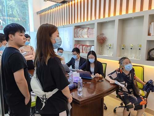 法律援助律師為勞動(dòng)者辦理手續(xù)1.jpg