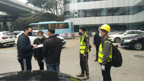 工作人員對廣州醫(yī)藥大學口腔附屬醫(yī)院廢水預處理設施設置及運維情況、污水去向等信息進行現(xiàn)場核查.jpg
