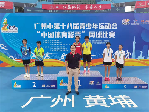 鄧沛恩、周一邑獲得女子網(wǎng)球乙組雙打第一名.jpg
