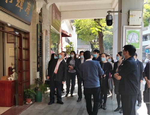 （圖：市人大代表組成人員、區(qū)人大代表成員視察非遺文化傳承保護(hù)的推進(jìn)情況）.jpg