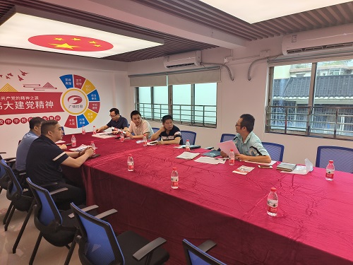 圖：前往企業(yè)收集人才公寓申報(bào)認(rèn)定資料.jpg