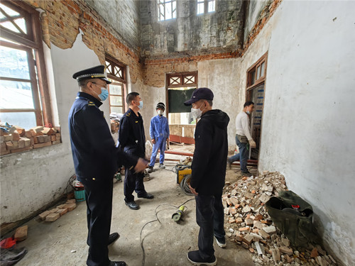 昌華街開展歷史建筑日常巡查工作照片2.jpg