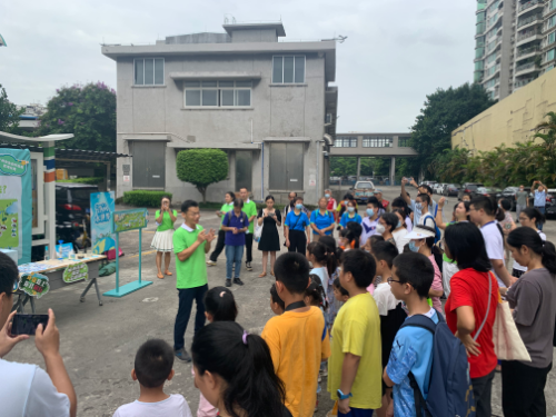廣州市生態(tài)環(huán)境局荔灣分局余建恒總工程師為親子家庭授課.jpg