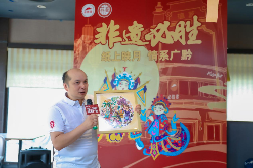 9月23日，中秋即將到來之際，花地街道小策社區(qū)與廣州必勝客攜手荔灣非遺協(xié)會，在百花路必勝非遺主題餐廳舉行了一場別開生面“非遺必勝——紙上映月 情系廣黔”活動B.png
