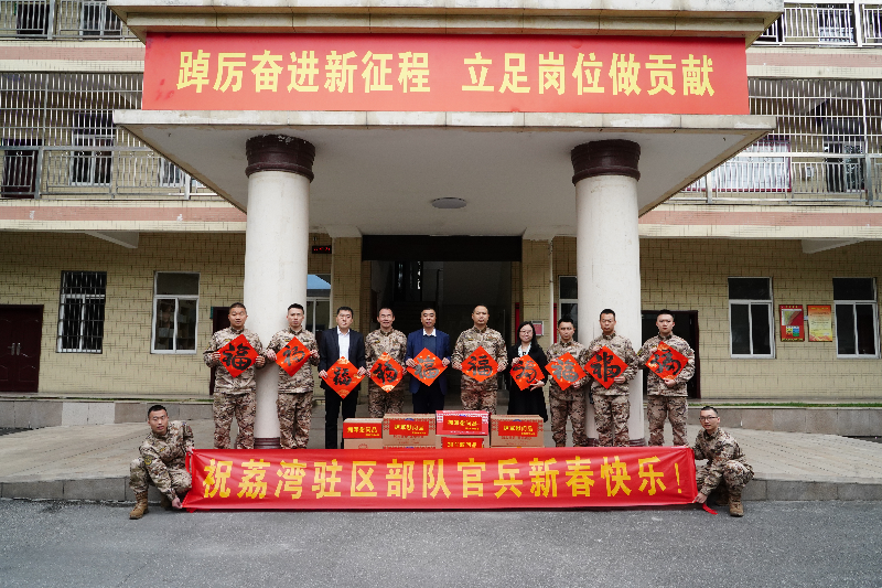 荔灣區(qū)擁軍慰問團(tuán)一行走訪慰問駐區(qū)部隊(duì) (1).JPG