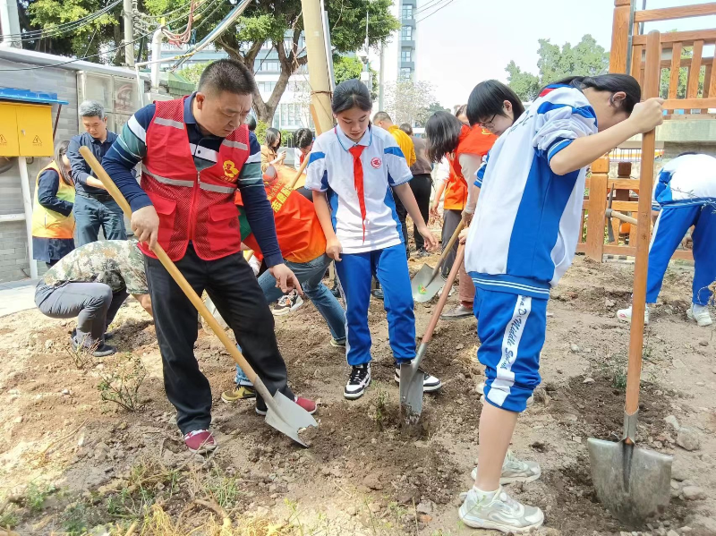 花地街道植樹活動(dòng).jpg