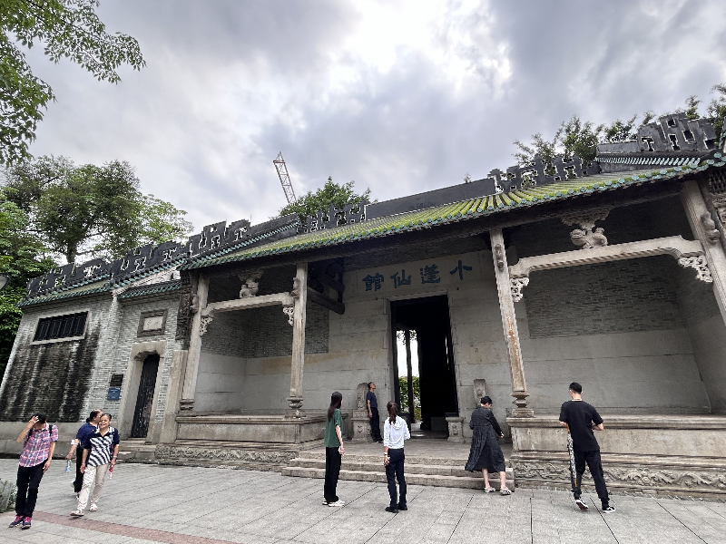 4月29日下午，花地街道聯(lián)合文物所在社區(qū)居委會(huì)對(duì)花地街轄區(qū)內(nèi)的大通煙雨井遺址、小蓬仙館、同盛機(jī)器廠等文物開展文物安全巡查工作B.png