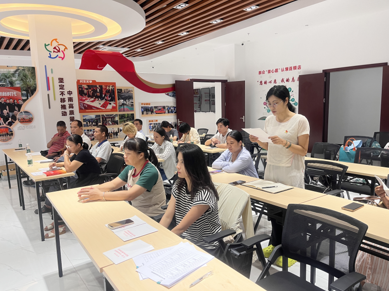 中南街：海中社區(qū)黨支部召開(kāi)學(xué)習(xí)貫徹黨的二十屆三中全會(huì)精神宣講會(huì)（組圖4）.png
