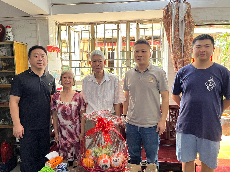 花地街道走訪慰問烈士遺屬.jpg