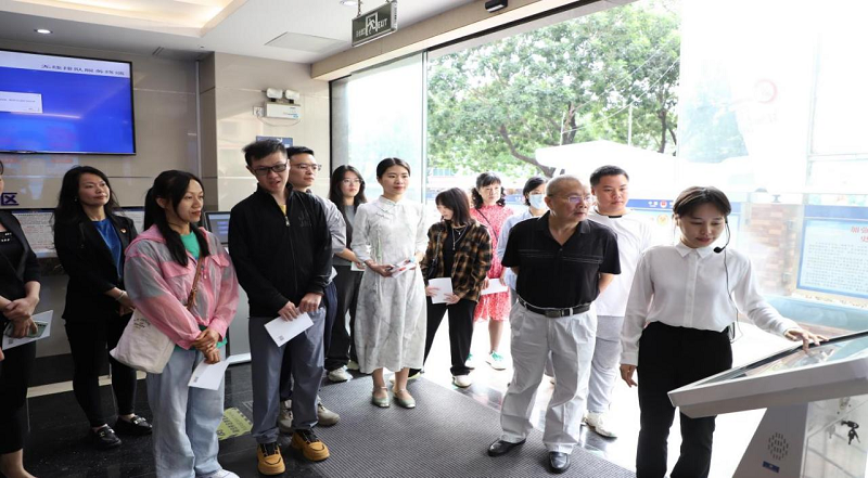 （圖：參觀區(qū)公共法律服務(wù)中心）.png