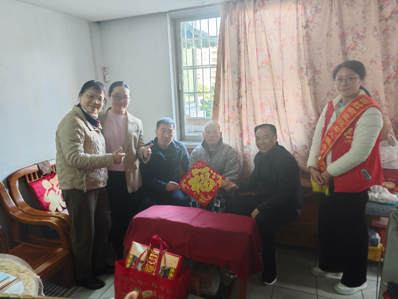 12.19劉斌副局長看望西村梁方生 (2).jpg