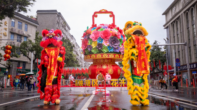 區(qū)市場(chǎng)監(jiān)管局：今日開(kāi)市！荔灣區(qū)傳統(tǒng)迎春花市喊你行花街、嘆美食啦?。ńM圖）