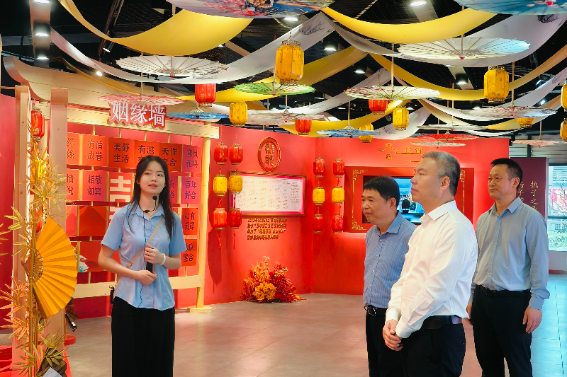 圖：參觀荔灣區(qū)婚俗文化館.jpg