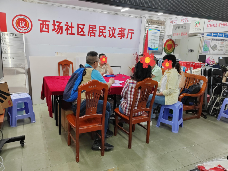 （圖：居民雙方正在調(diào)解）.png