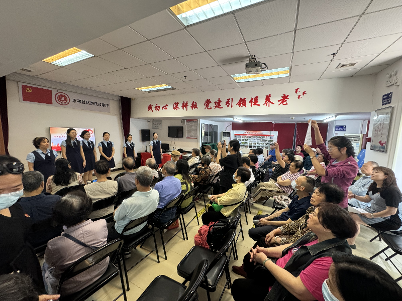 家祠幼兒園黨支部書記王丹丹帶領(lǐng)黨員、團(tuán)員們帶來了精彩的朗誦節(jié)目.png