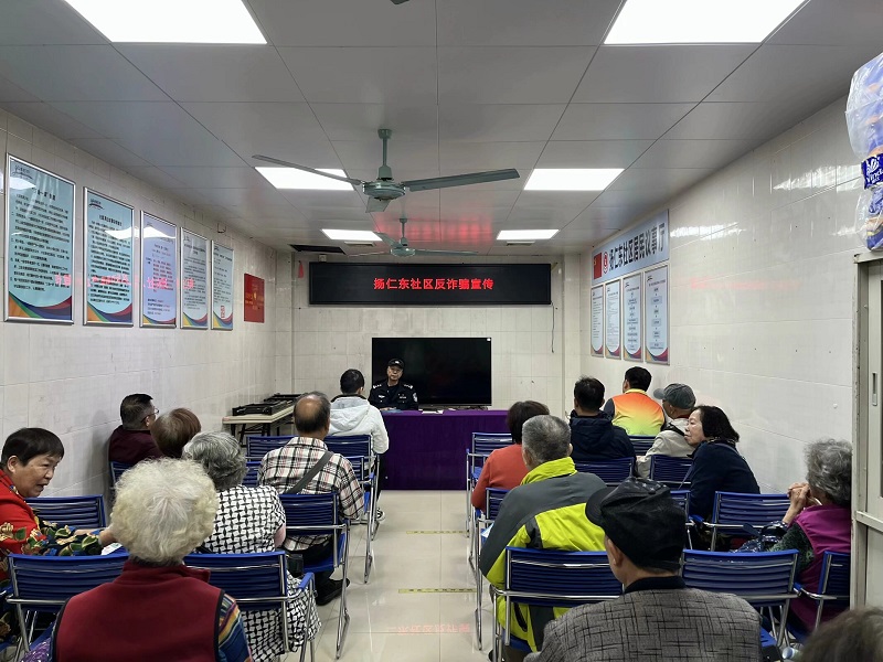圖：社區(qū)民警宣講反詐案例.jpeg