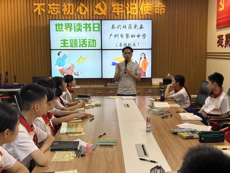 社區(qū)主任分享讀書活動(dòng)的重要意義，鼓勵(lì)同學(xué)們積極參與.png