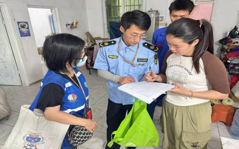 中南街：織密安全防護網(wǎng)，多輪夜間行動守護萬家平安（組圖2）.png