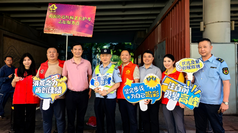 區(qū)退役軍人事務(wù)局：組織退役軍人護(hù)航高考（組圖）