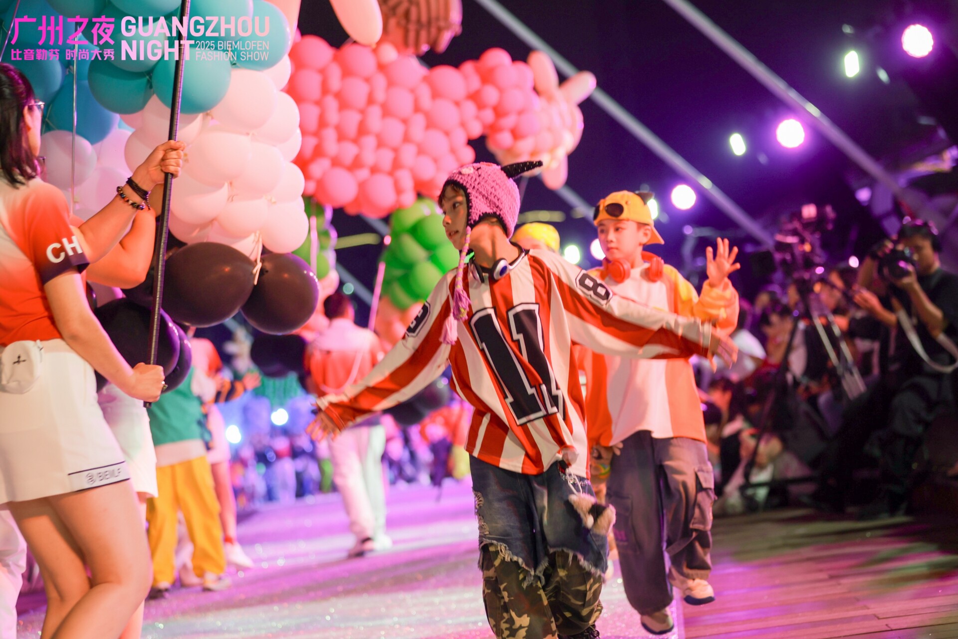 "Guangzhou Night" fashion show marks 10-day countdown to 15th National Games