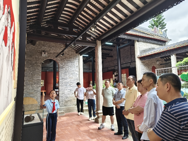 中南街：開展“古祠憶先輩，赤崗映丹心”參觀中共赤崗黨支部舊址暨專題黨課宣講活動（組圖2）.png